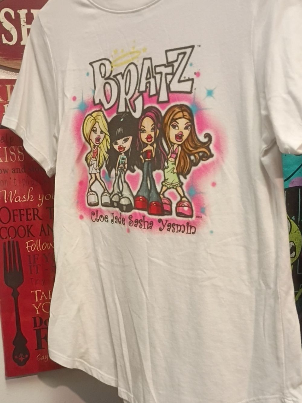 Girls' White Bratz Graphic Tee Size Medium-0564